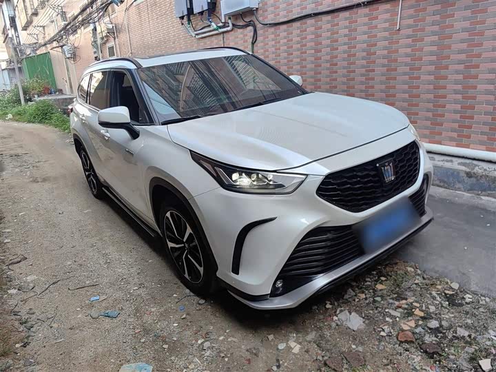 Фото 4 - Toyota Crown Kluger