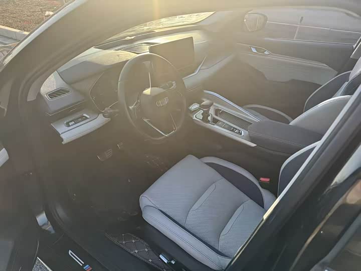 Фото 4 - Geely Preface