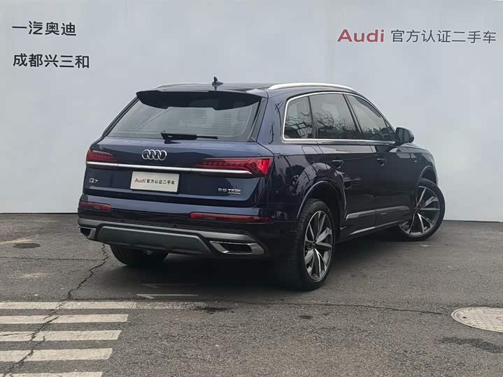 Фото 4 - Audi Q7