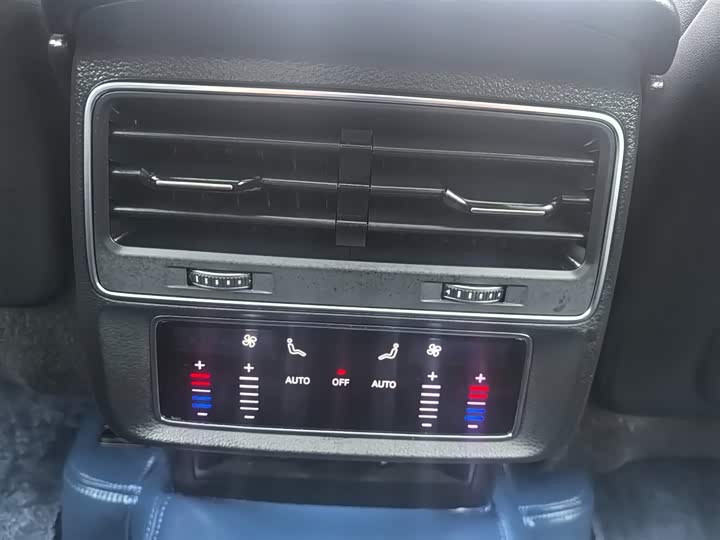 Фото 9 - Audi Q7