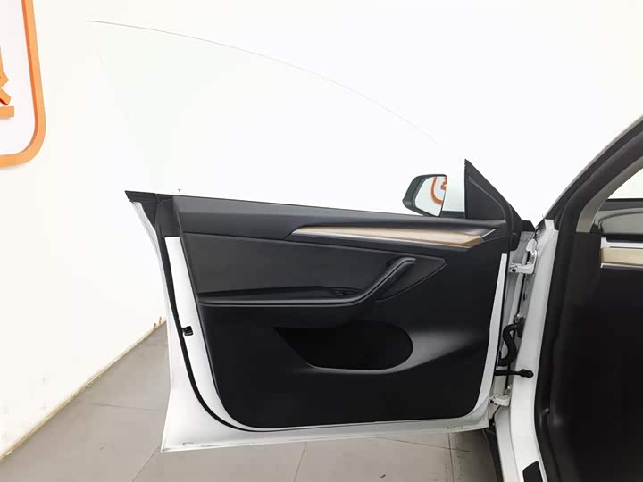 Фото 8 - Tesla Model Y