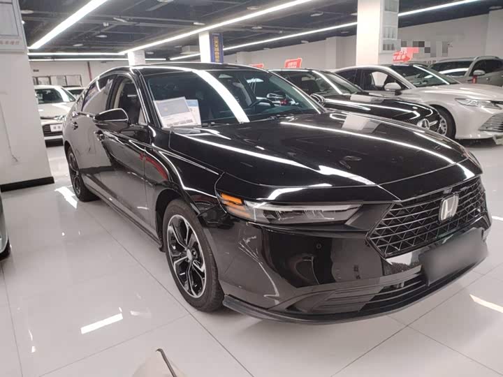 Фото 4 - Honda Accord