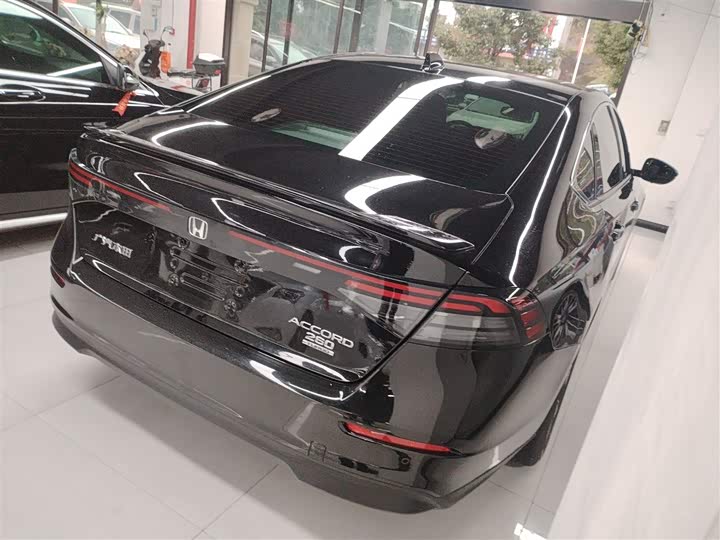 Фото 7 - Honda Accord