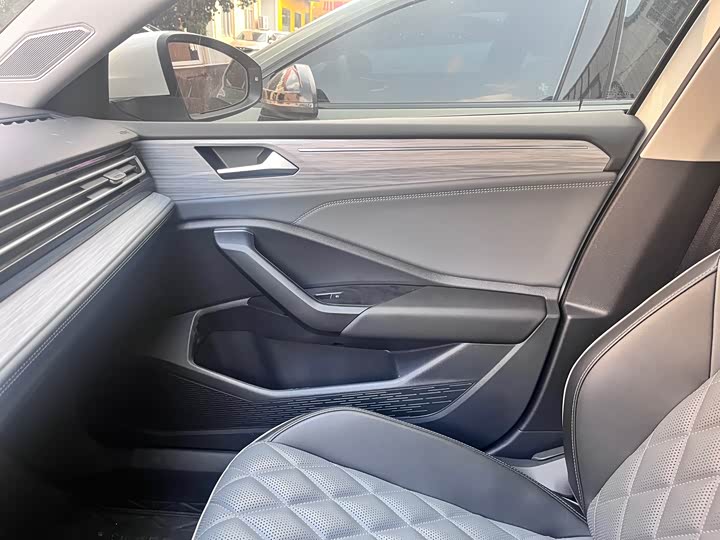 Фото 6 - Volkswagen Sagitar L