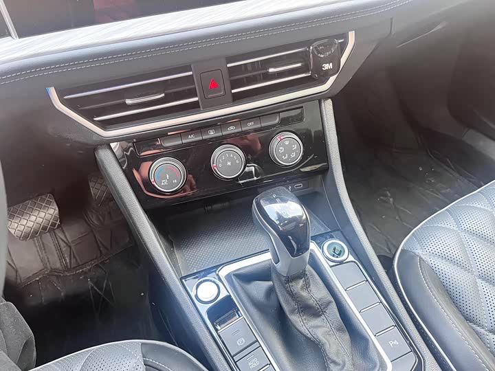 Фото 8 - Volkswagen Sagitar L