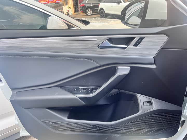 Фото 9 - Volkswagen Sagitar L