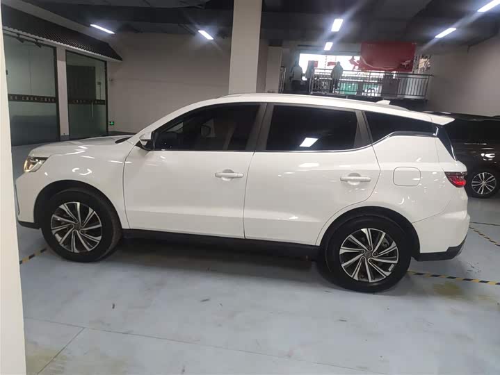 Фото 5 - Geely Vision X6
