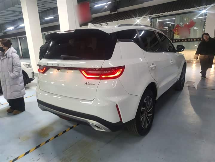Фото 7 - Geely Vision X6