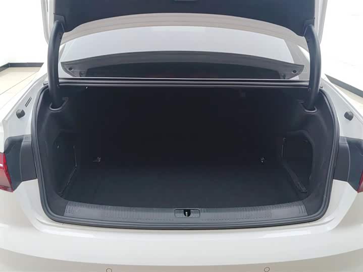 Фото 4 - Audi A4L