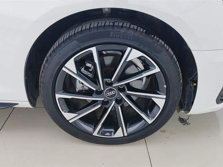 Фото 6 - Audi A4L