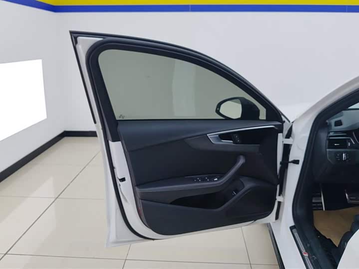 Фото 7 - Audi A4L