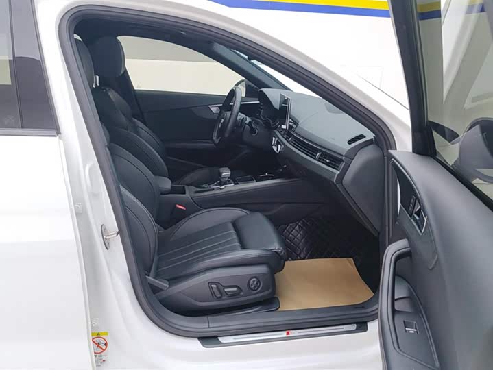 Фото 8 - Audi A4L