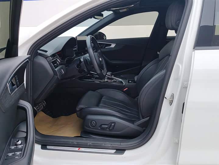 Фото 9 - Audi A4L