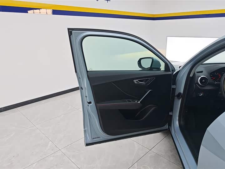 Фото 7 - Audi Q2L