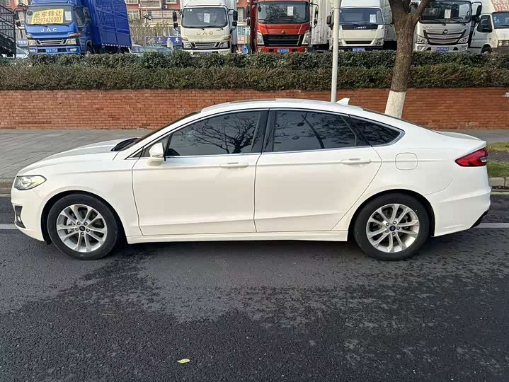 Фото 9 - Ford Mondeo