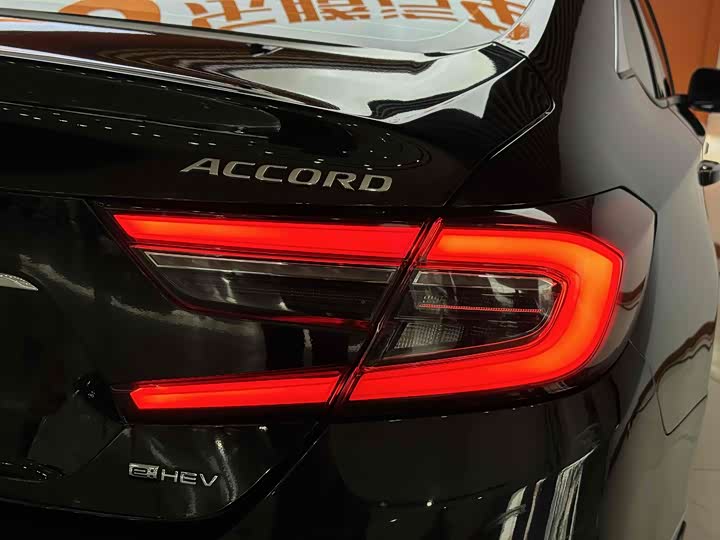 Фото 8 - Honda Accord