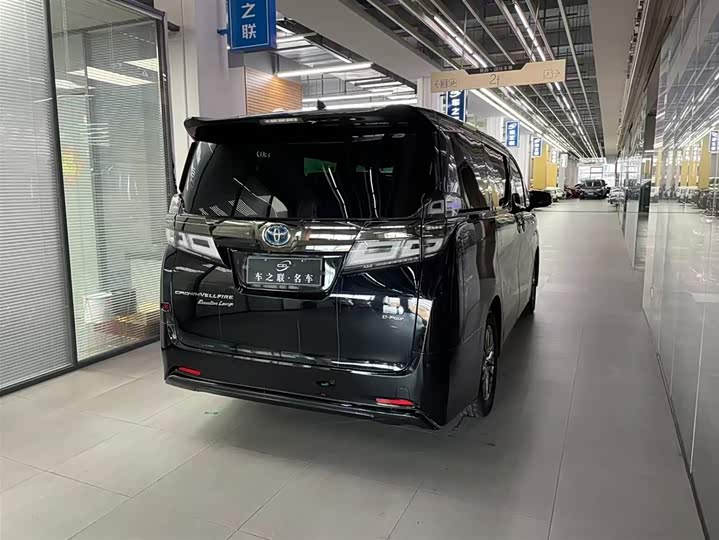 Фото 4 - Toyota Vellfire