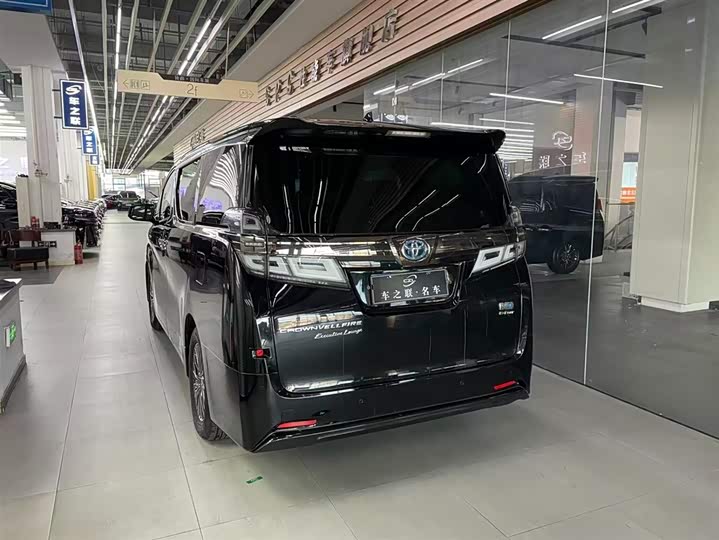 Фото 5 - Toyota Vellfire