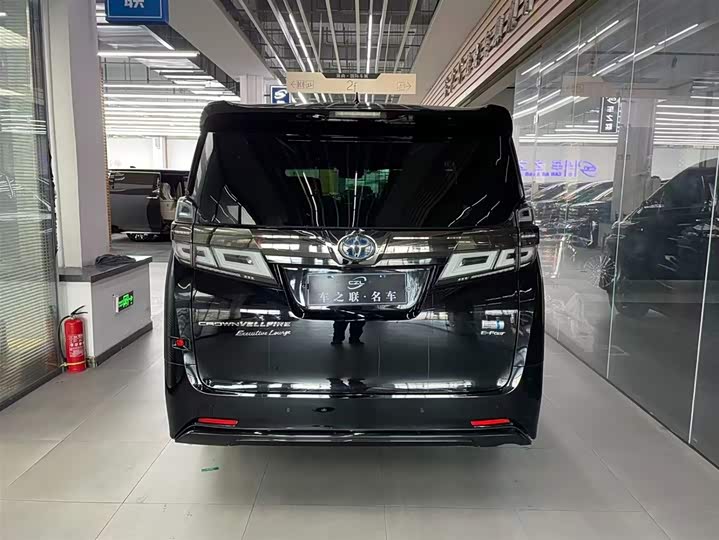 Фото 6 - Toyota Vellfire