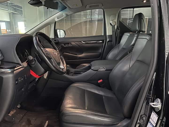 Фото 8 - Toyota Vellfire