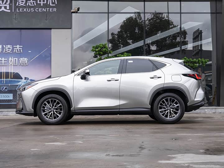 Фото 4 - Lexus NX