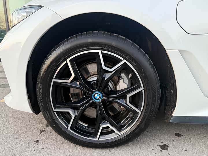 Фото 8 - BMW i3