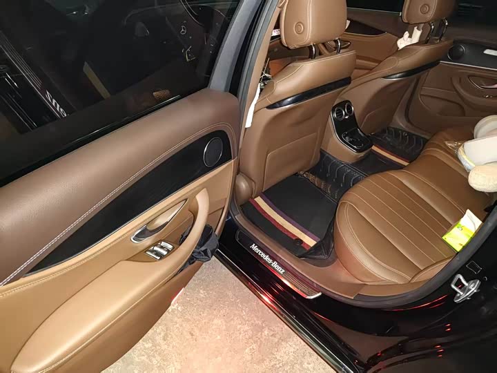 Фото 2 - Mercedes-Benz E-Class