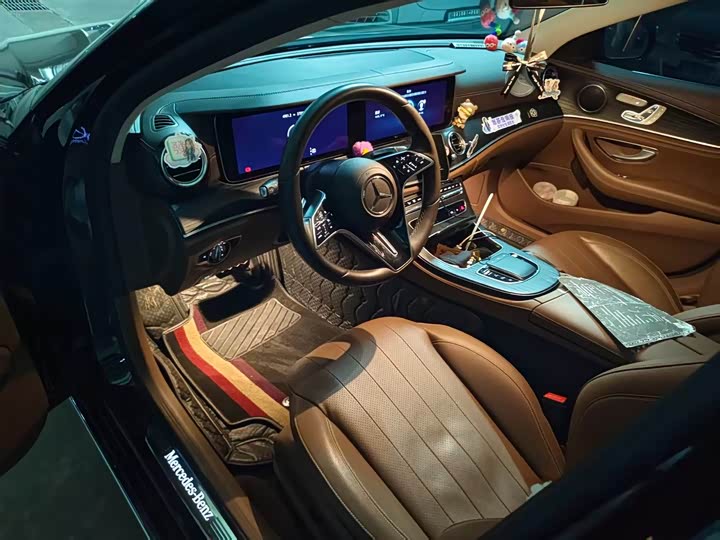 Фото 3 - Mercedes-Benz E-Class