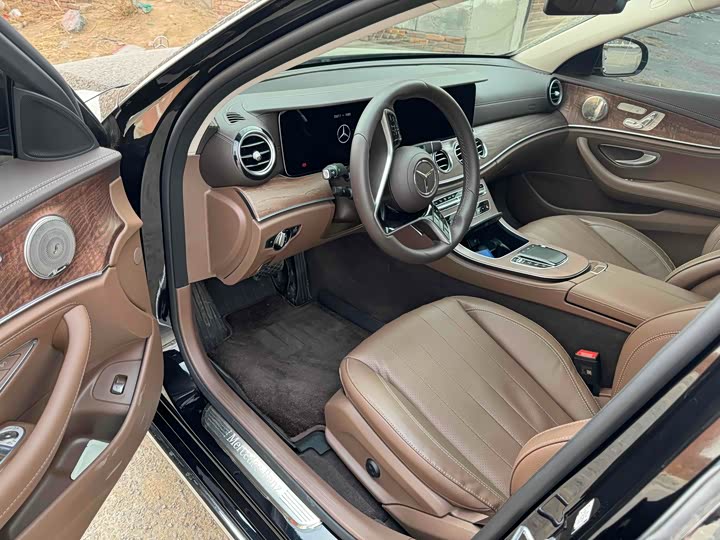 Фото 4 - Mercedes-Benz E-Class