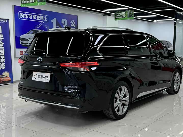 Фото 4 - Toyota Sienna