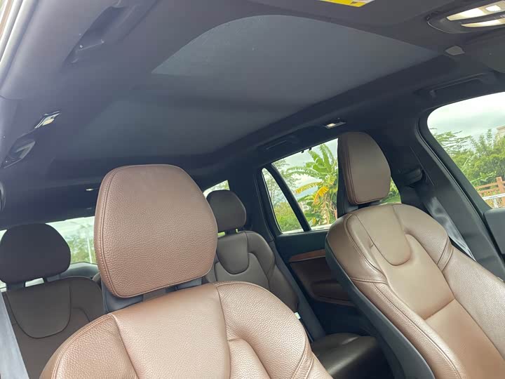 Фото 9 - Volvo XC90