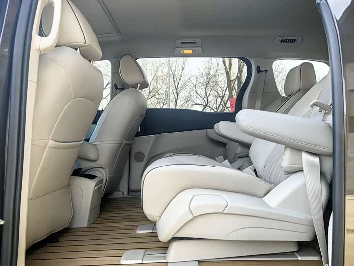 Фото 9 - Buick GL8 ES