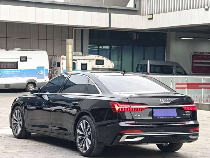 Фото 7 - Audi A6L