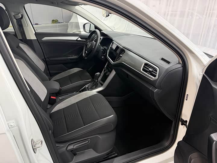 Фото 8 - Volkswagen T-Roc