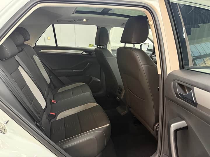 Фото 9 - Volkswagen T-Roc