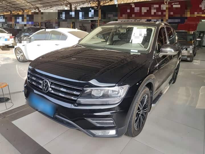 Фото 2 - Volkswagen Tiguan L Pro
