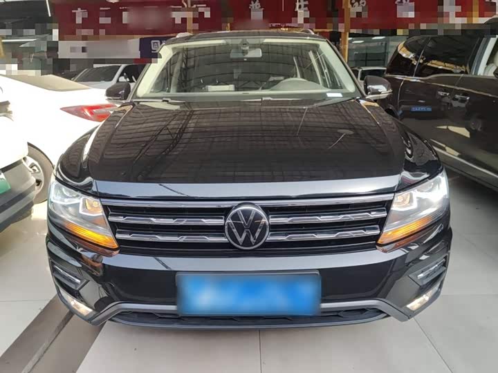 Фото 3 - Volkswagen Tiguan L Pro