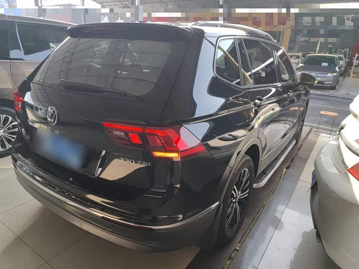 Фото 7 - Volkswagen Tiguan L Pro