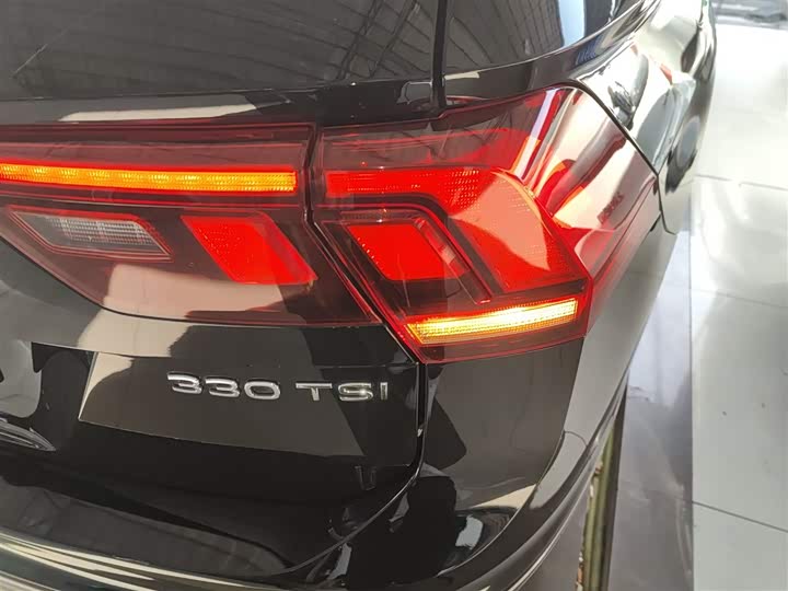 Фото 8 - Volkswagen Tiguan L Pro