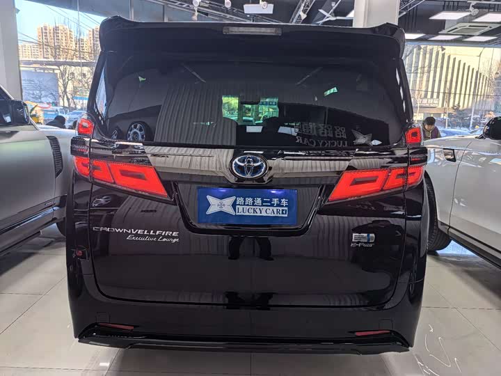 Фото 5 - Toyota Vellfire