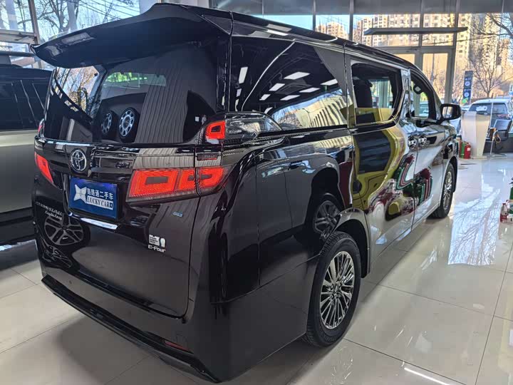 Фото 6 - Toyota Vellfire