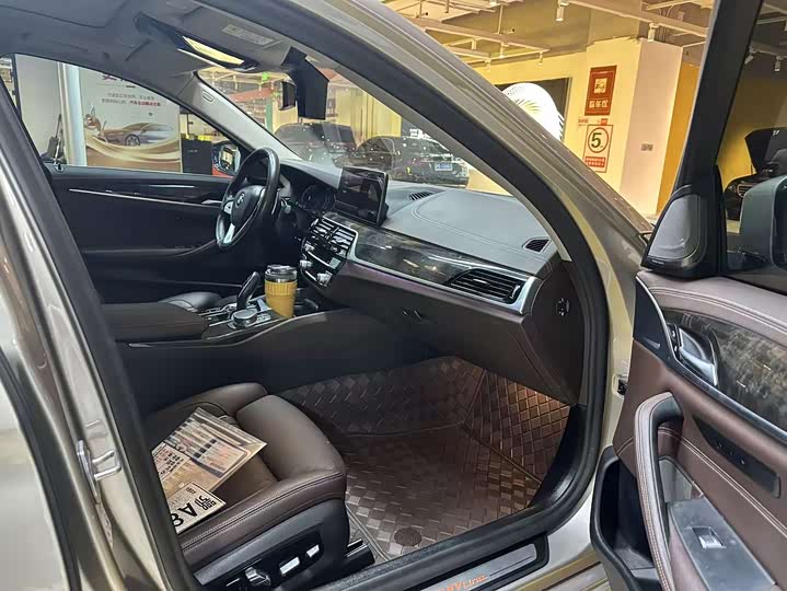 Фото 6 - BMW 5 Series