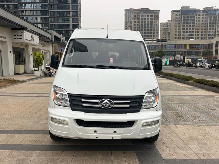 Фото 2 - Maxus V80