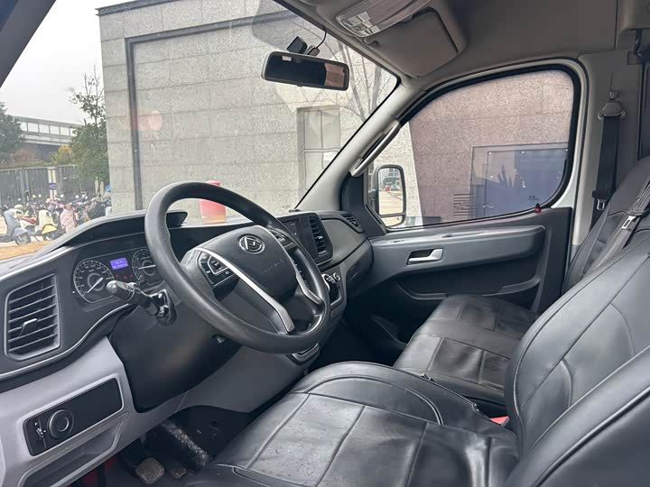 Фото 9 - Maxus V80