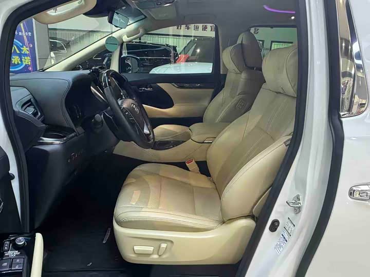 Фото 4 - Toyota Vellfire