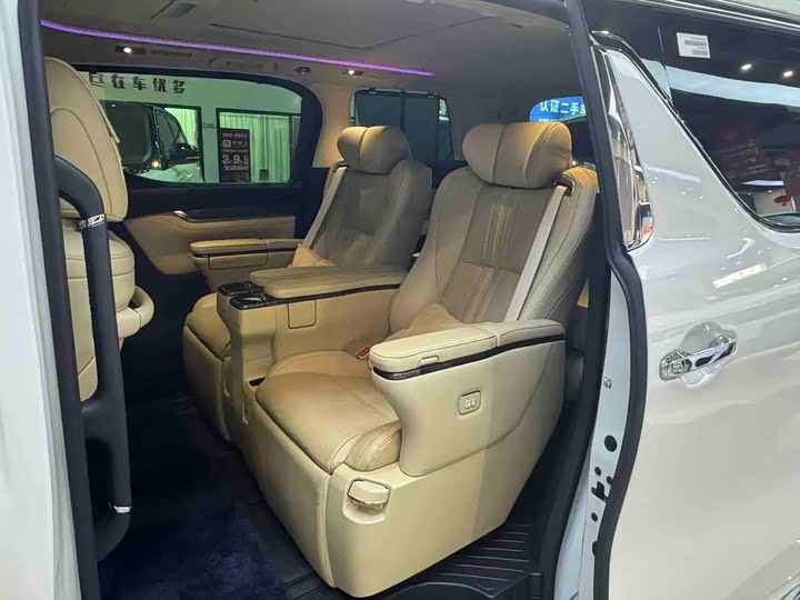 Фото 5 - Toyota Vellfire