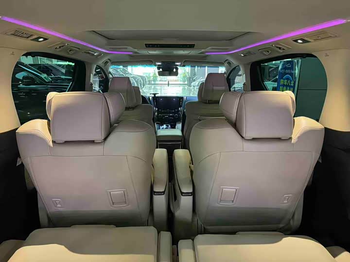 Фото 6 - Toyota Vellfire