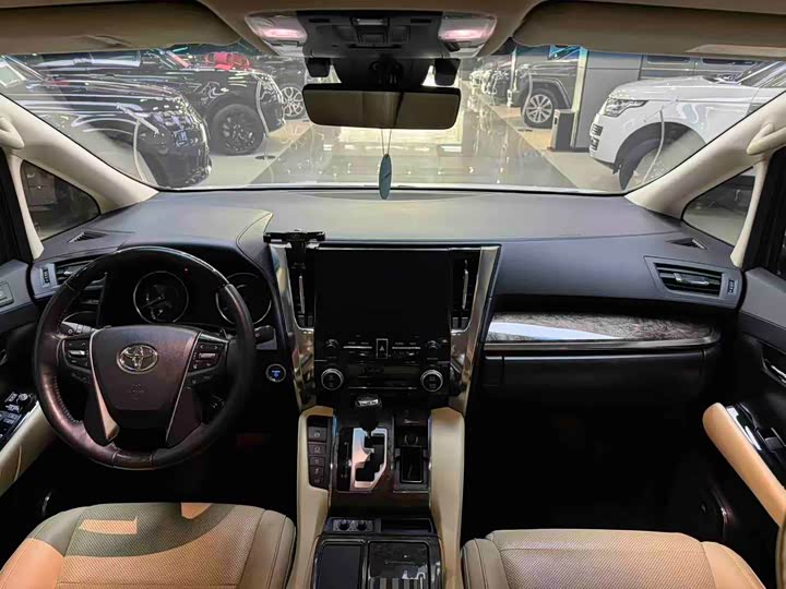 Фото 7 - Toyota Vellfire