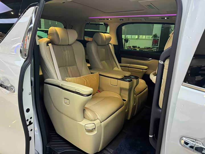 Фото 8 - Toyota Vellfire