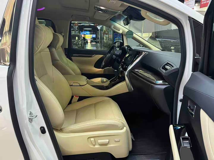 Фото 9 - Toyota Vellfire